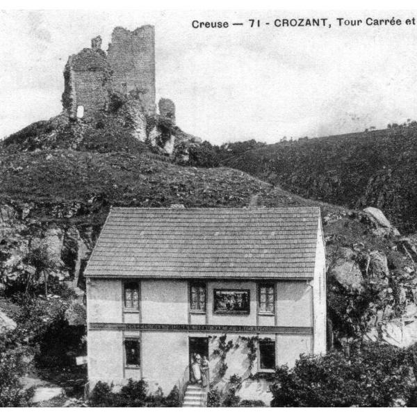 Peintres de l'école de Crozant Cartes postales Crozant - Tour carrée et hôtel des ruines custom text