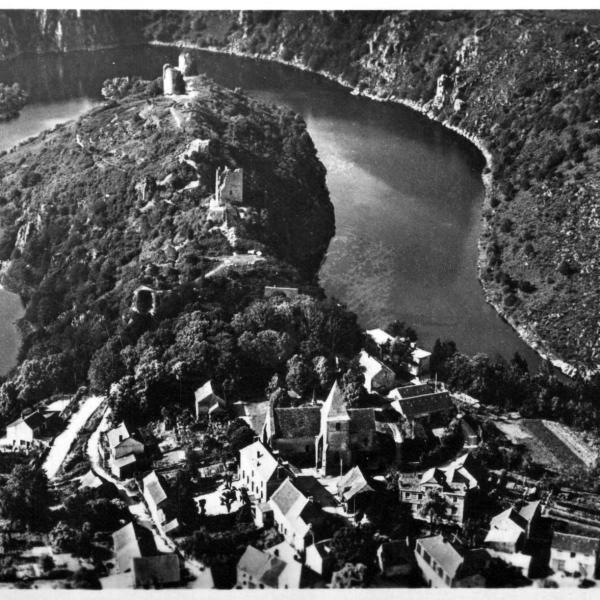 Peintres de l'école de Crozant Cartes postales Crozant - Vue aérienne des ruines et du village custom text