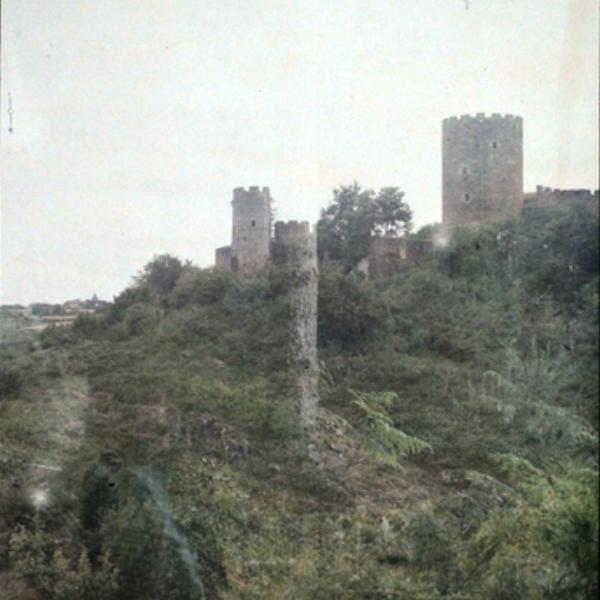 Peintres de l'école de Crozant Gervais-Courtellemont Jules Jules Gervais-Courtellemont - Ruines du château custom text